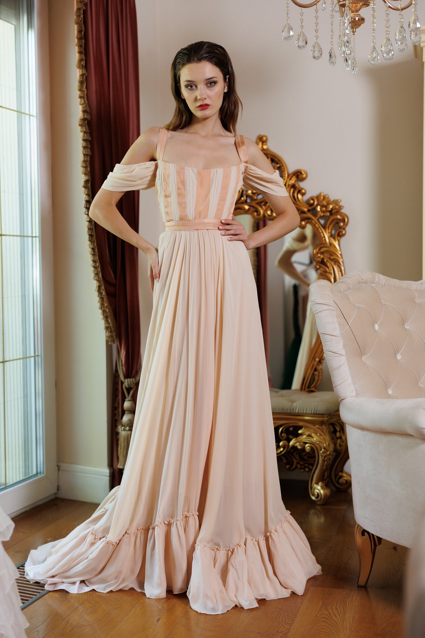 Inchiriere rochie Privilege