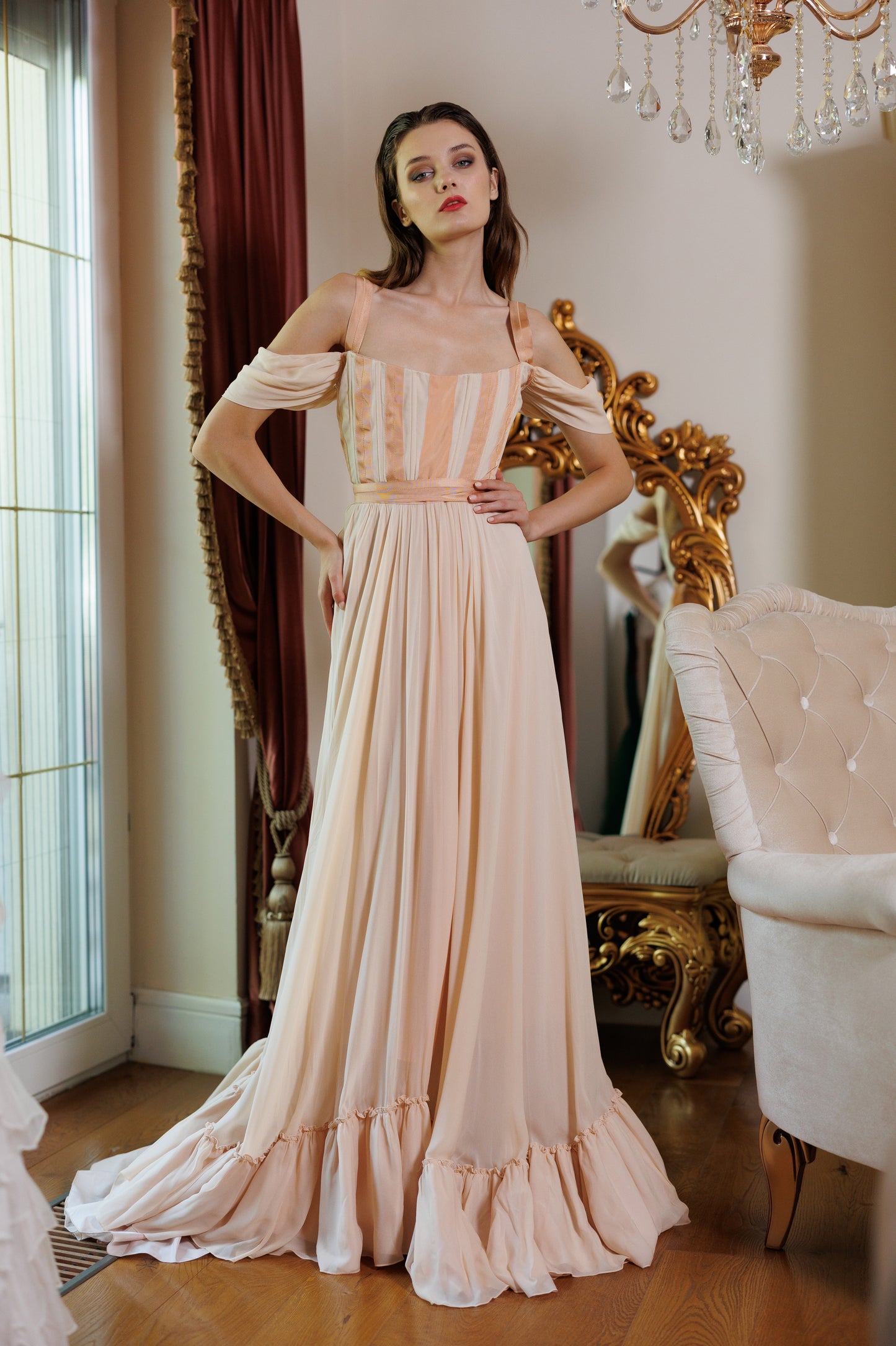 Inchiriere rochie Privilege