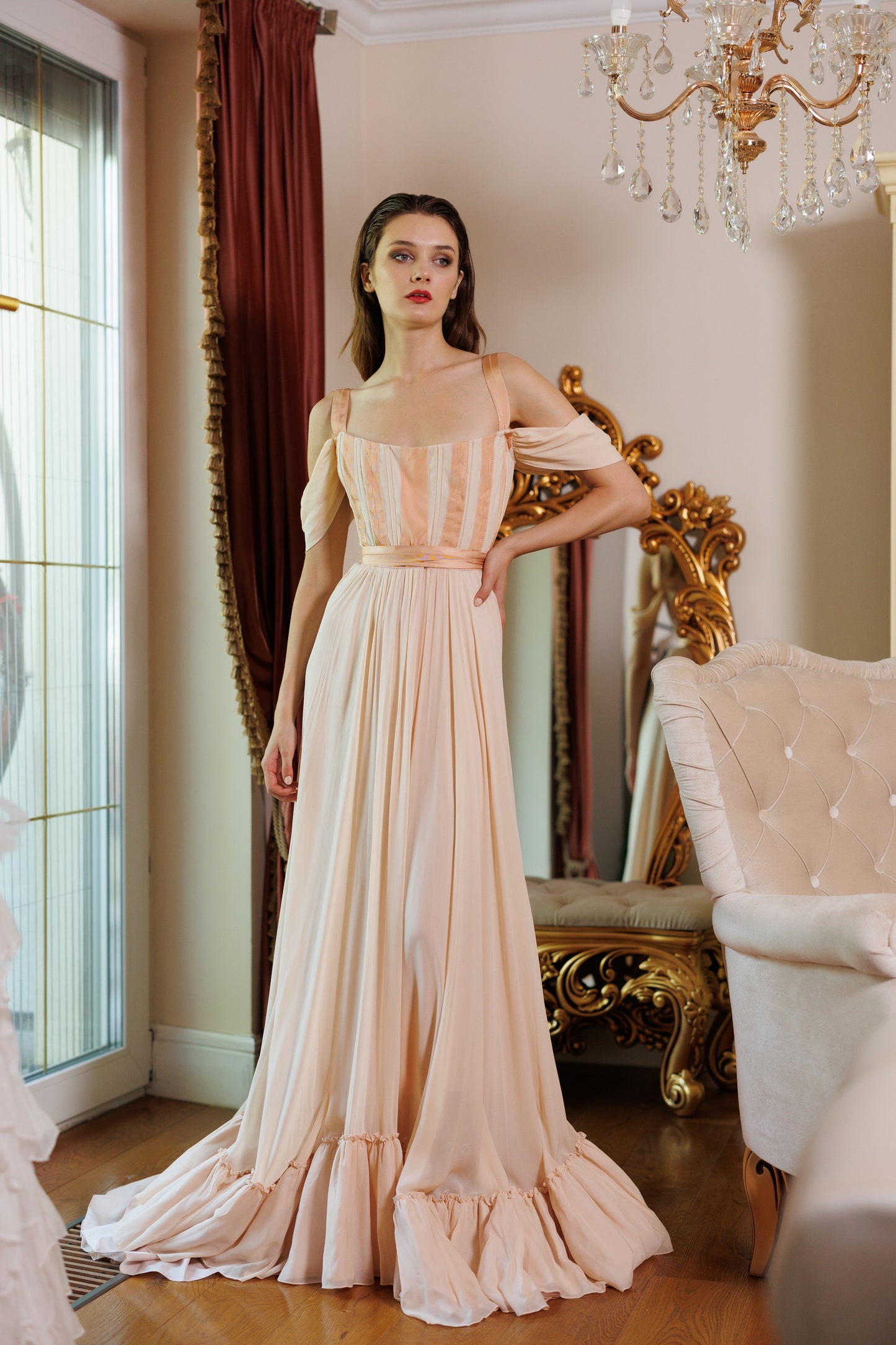 Inchiriere rochie Privilege