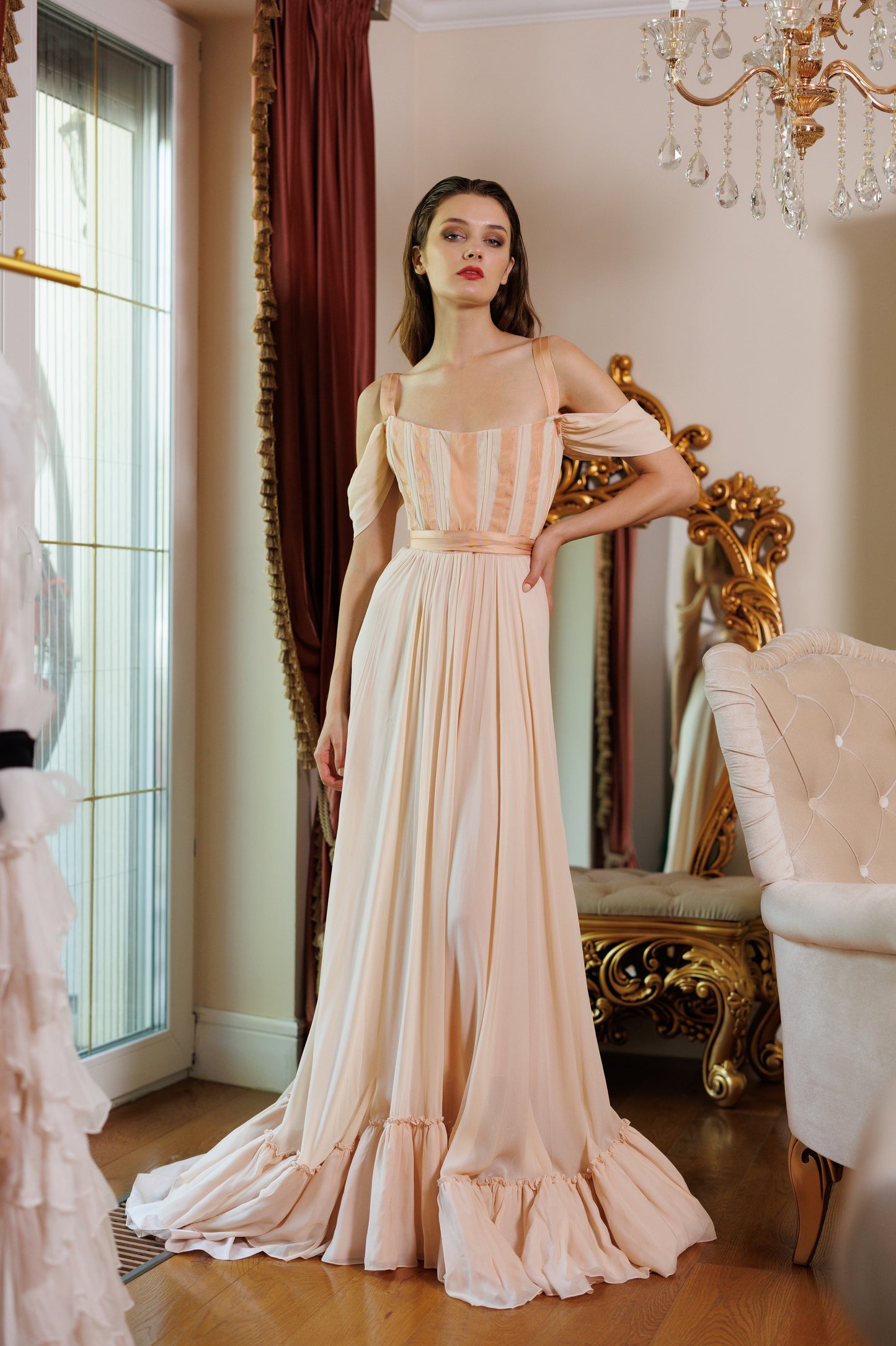 Inchiriere rochie Privilege