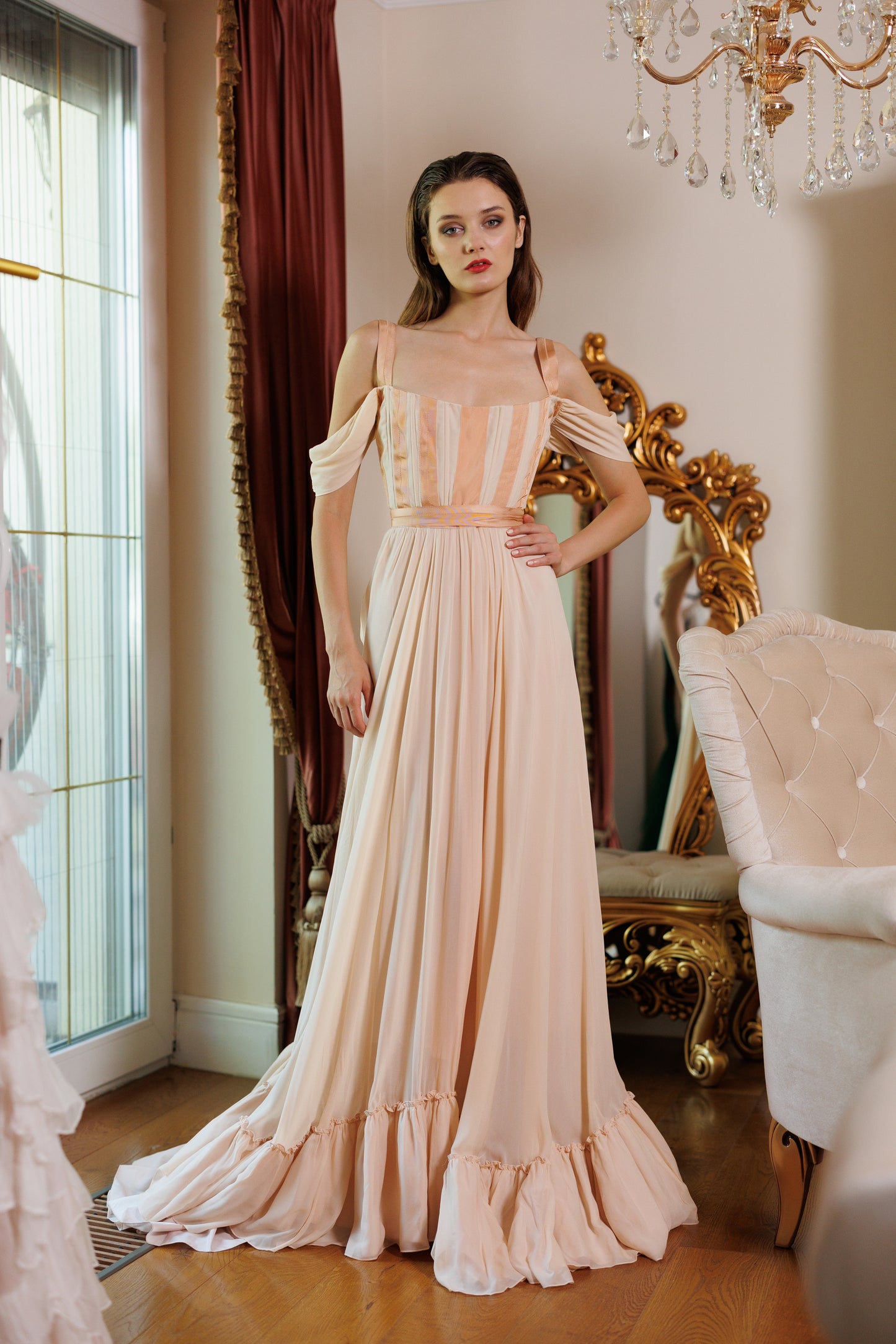 Inchiriere rochie Privilege